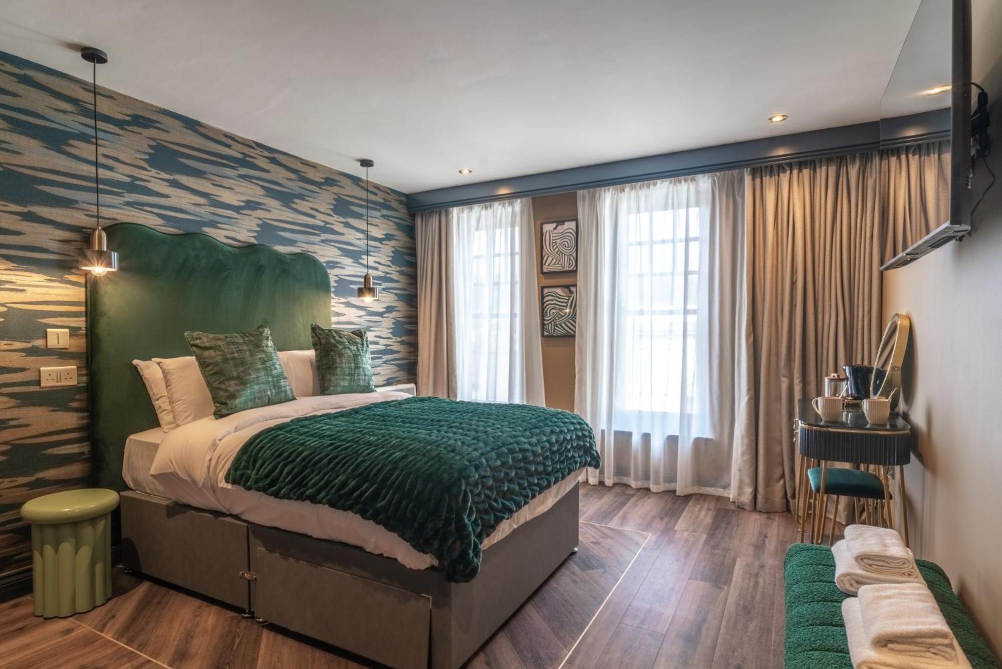 Howfield Hotel Мертир-Тидвилл Экстерьер фото