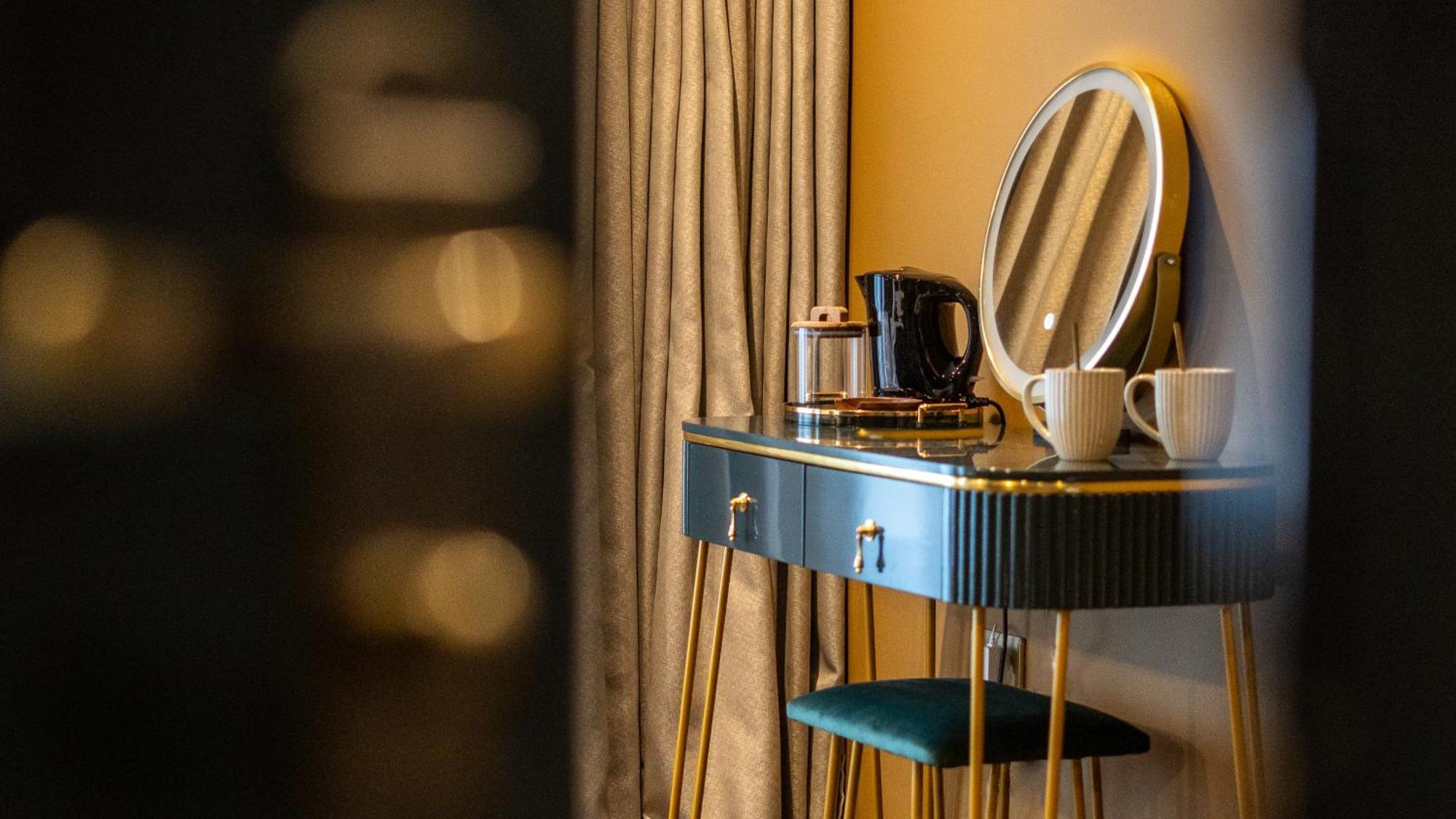 Howfield Hotel Мертир-Тидвилл Экстерьер фото