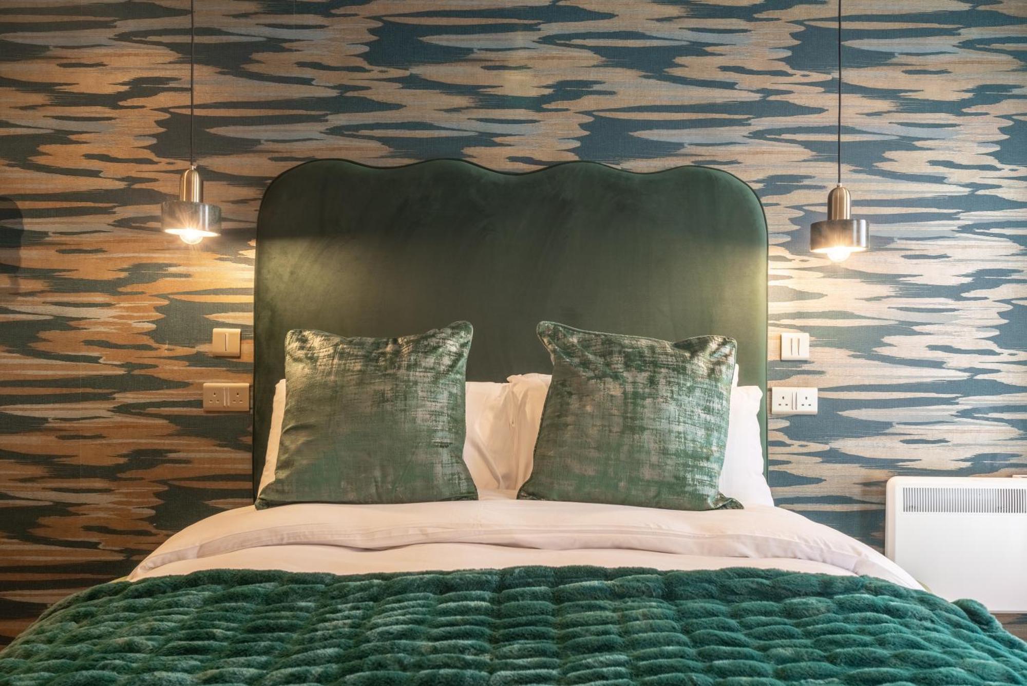 Howfield Hotel Мертир-Тидвилл Экстерьер фото