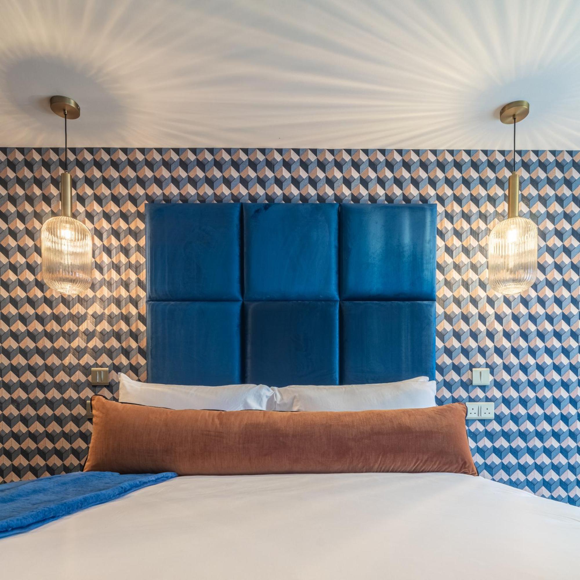 Howfield Hotel Мертир-Тидвилл Экстерьер фото